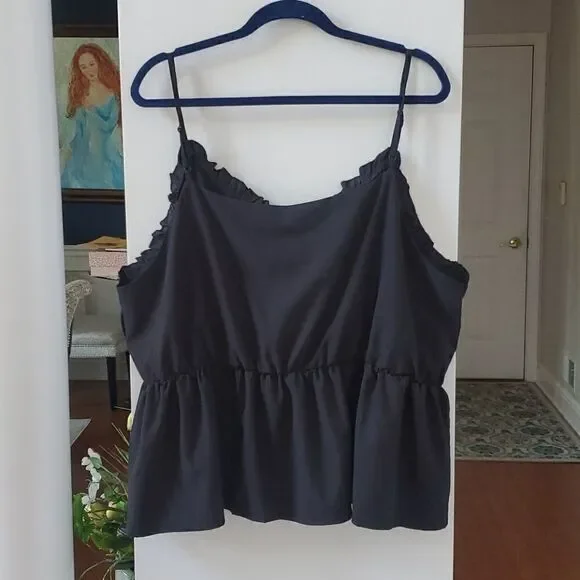 SHEIN Top  - Picture 2 of 9